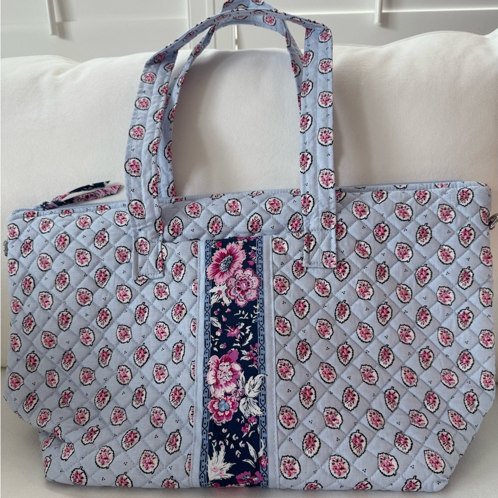 Vera Bradley Cotton Lyla Shoulder Bag Purse in Magnifique Leaf